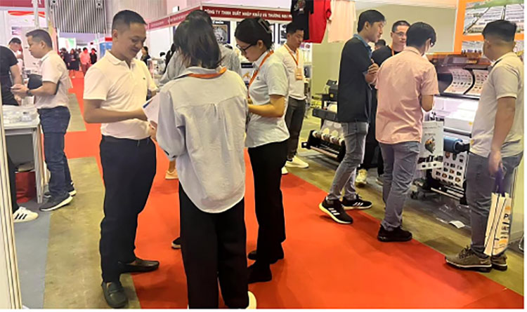 Hefei Preworld Peru Expo: A forró termékek virágoznak, a testreszabott PVC és a tükrözött akrilok Spark latin-amerikai vásárlási őrület